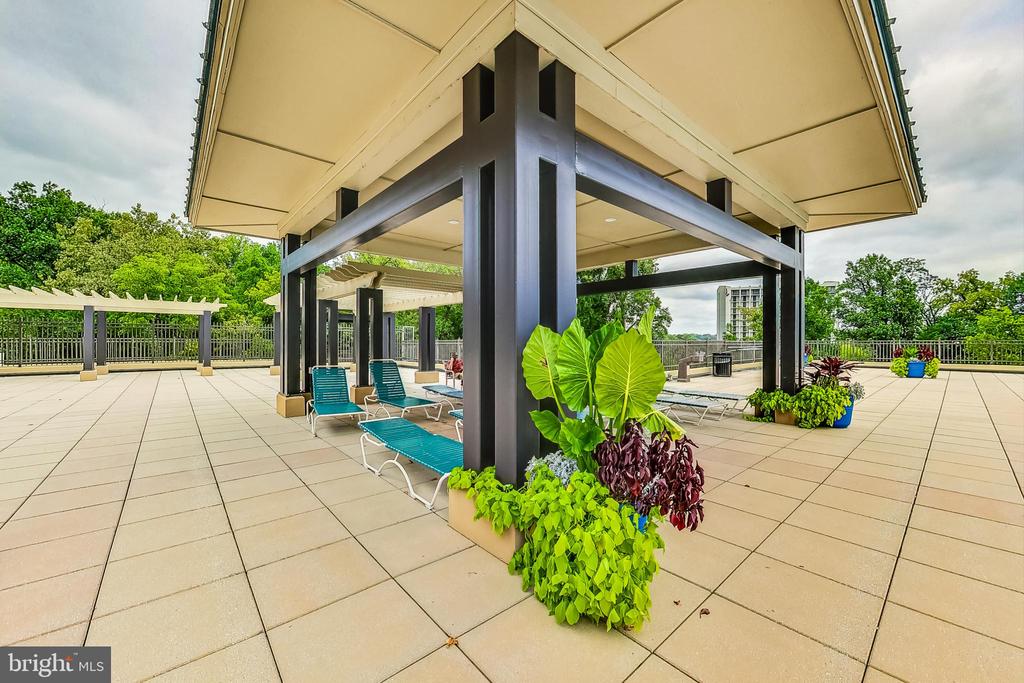 5225 POOKS HILL Unit: 712 N