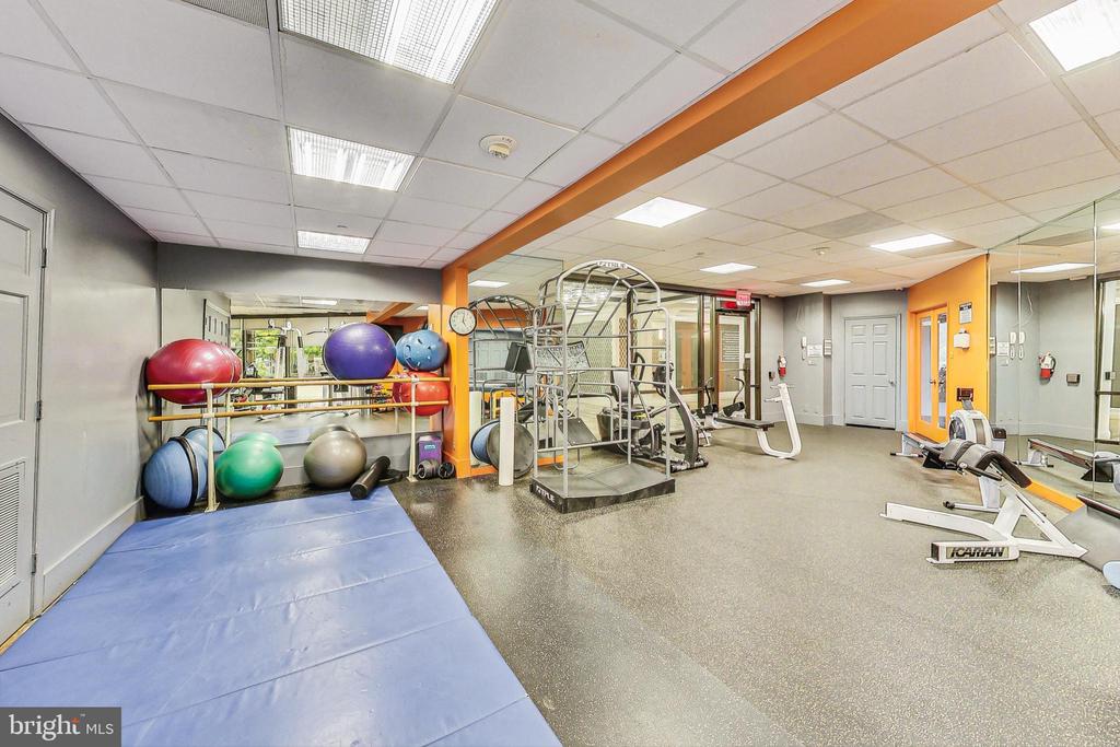 5225 POOKS HILL Unit: 712 N