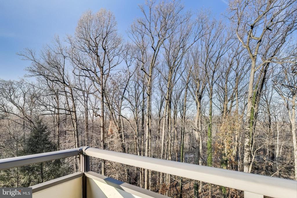 5225 POOKS HILL Unit: 712 N
