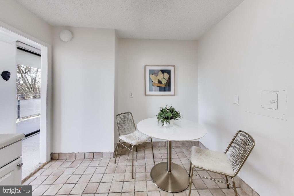 5225 POOKS HILL Unit: 712 N