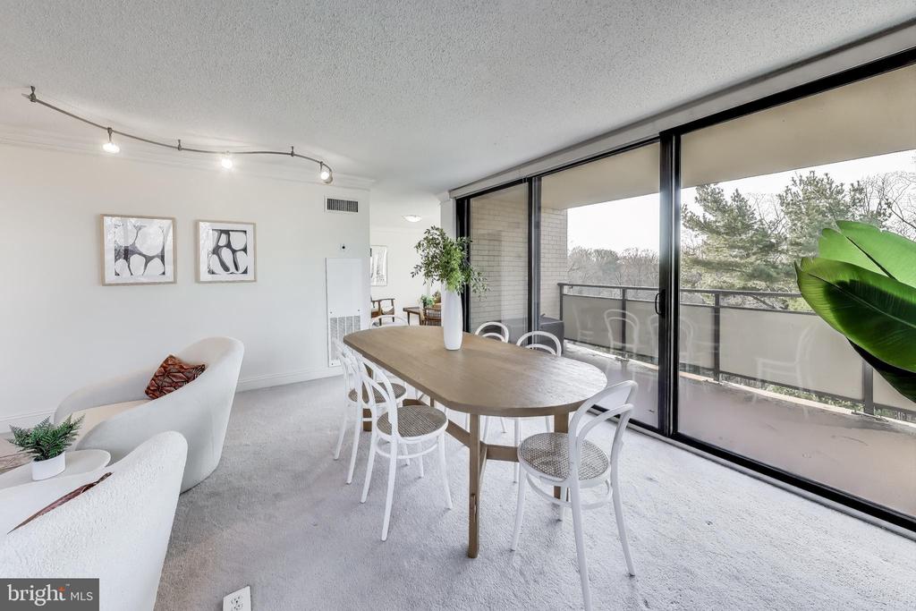 5225 POOKS HILL Unit: 712 N