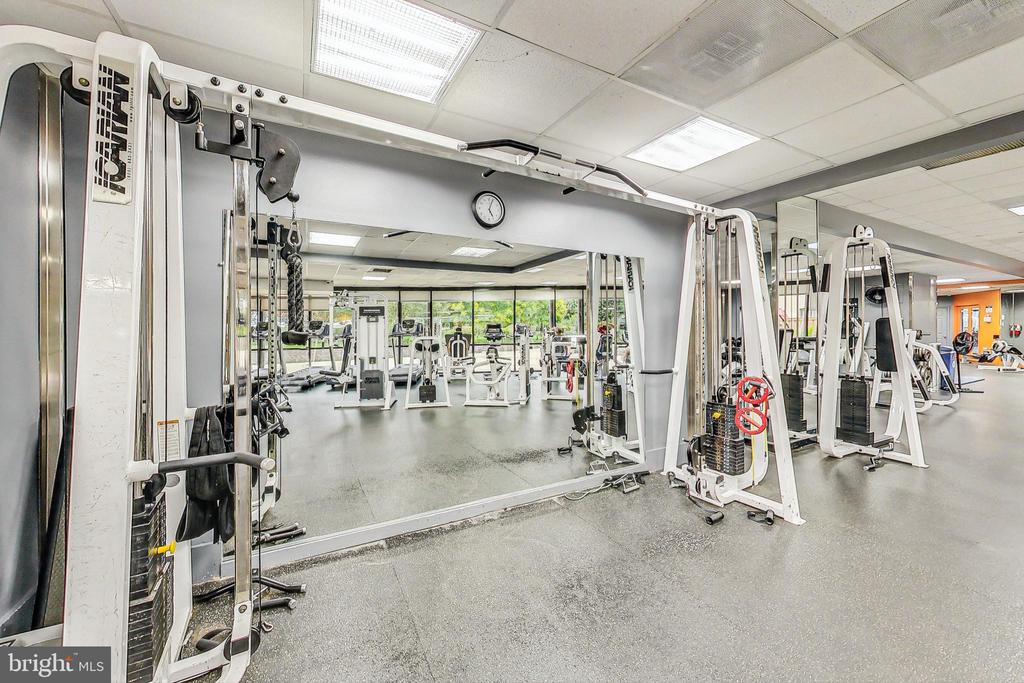 5225 POOKS HILL Unit: 712 N
