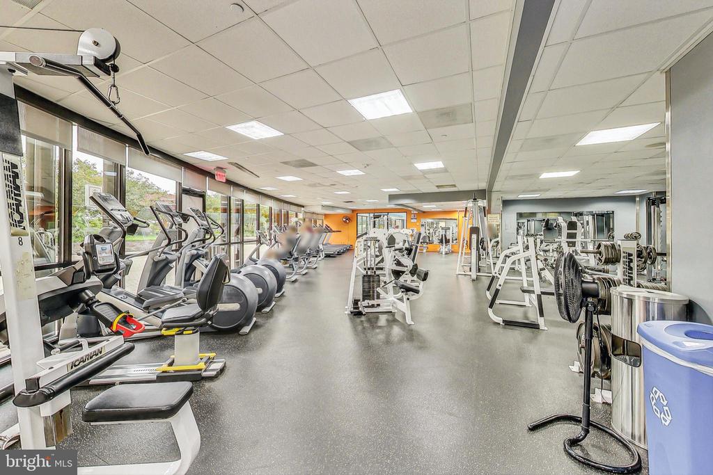 5225 POOKS HILL Unit: 712 N