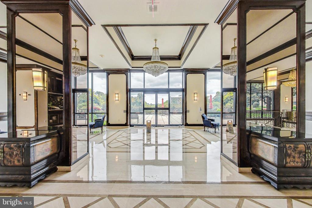5225 POOKS HILL Unit: 712 N