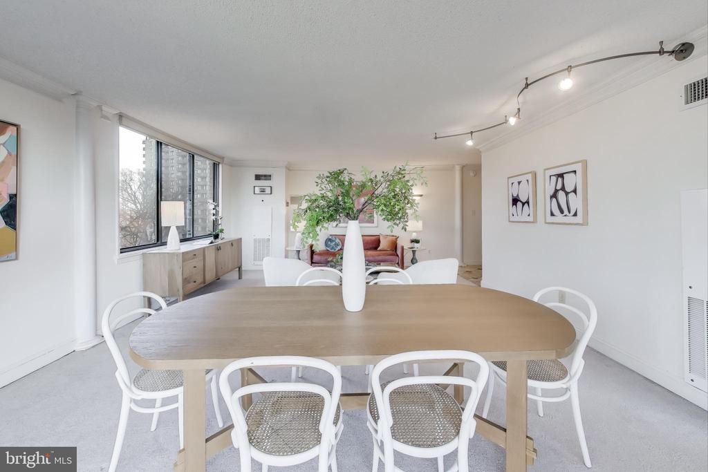 5225 POOKS HILL Unit: 712 N