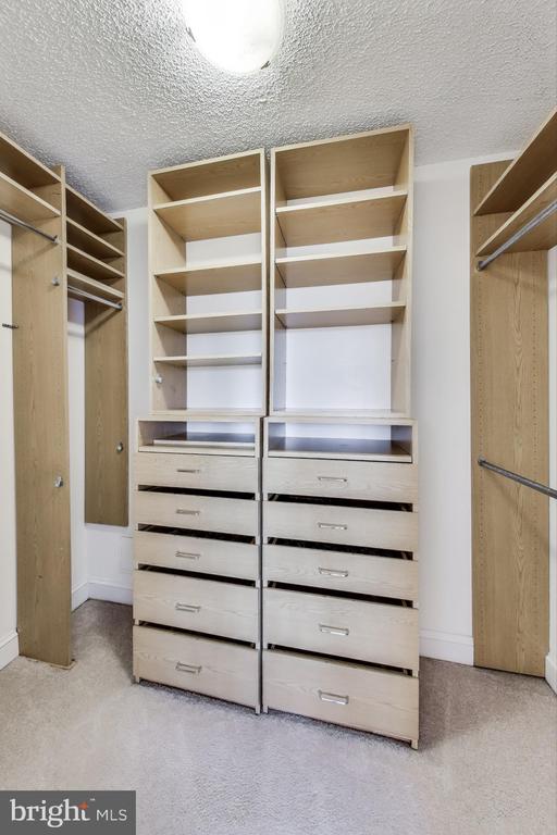 5225 POOKS HILL Unit: 712 N