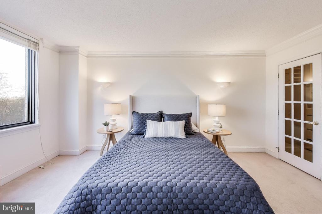 5225 POOKS HILL Unit: 712 N