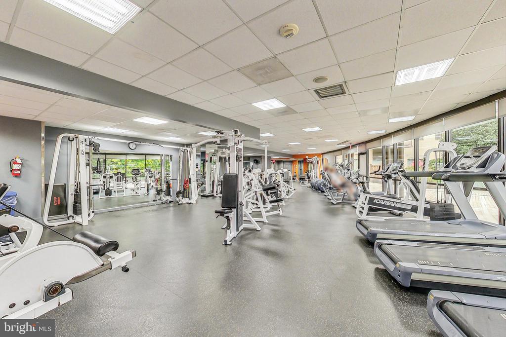 5225 POOKS HILL Unit: 712 N