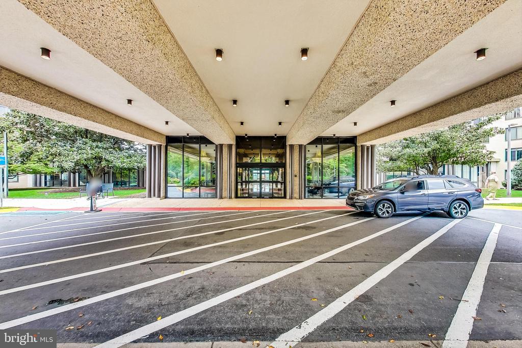 5225 POOKS HILL Unit: 712 N