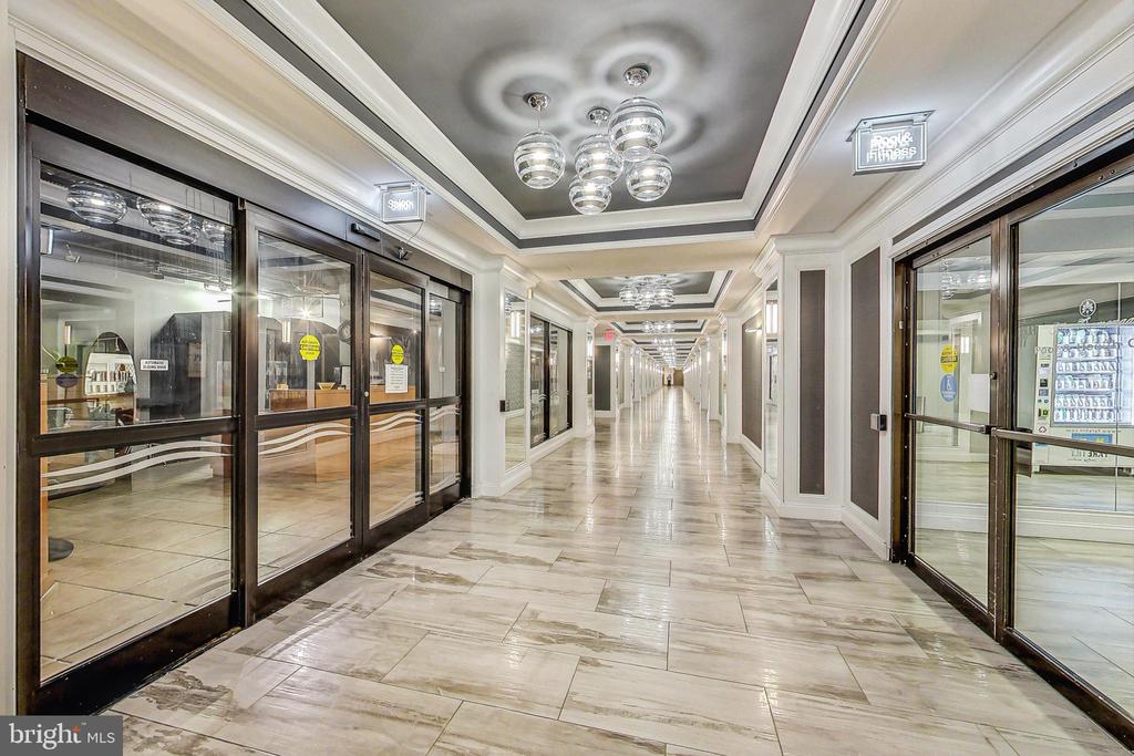 5225 POOKS HILL Unit: 712 N