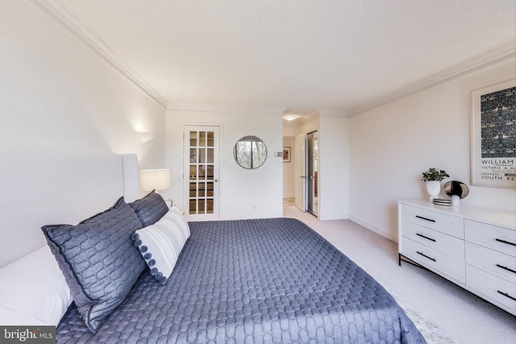5225 POOKS HILL Unit: 712 N