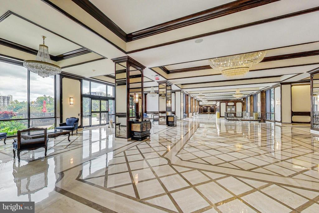 5225 POOKS HILL Unit: 712 N