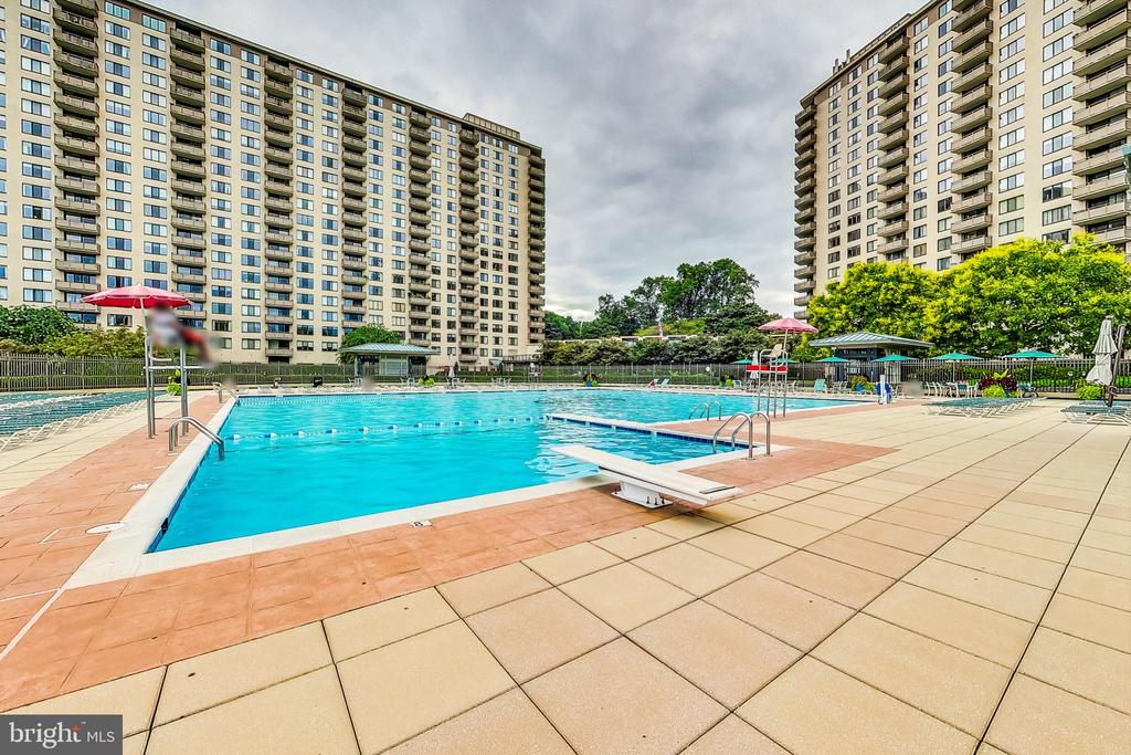 5225 POOKS HILL Unit: 712 N