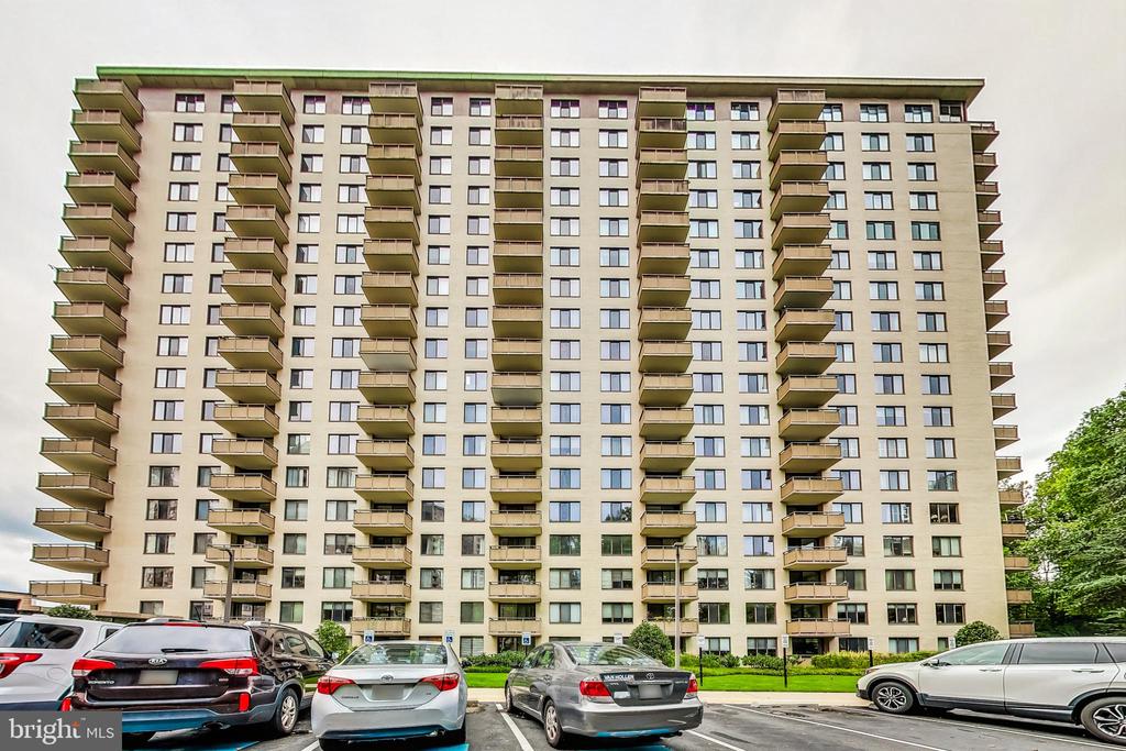 5225 POOKS HILL Unit: 712 N