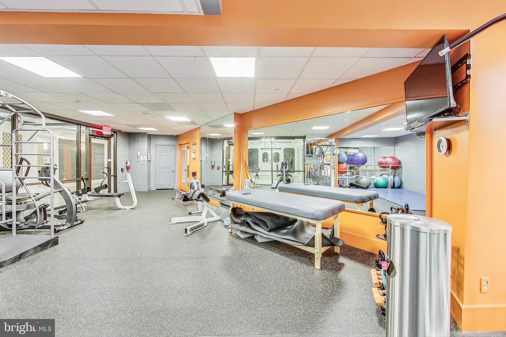 5225 POOKS HILL Unit: 712 N