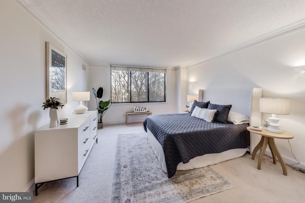 5225 POOKS HILL Unit: 712 N