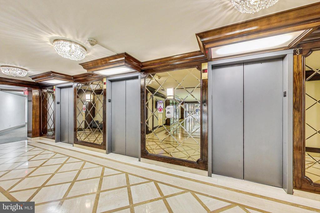 5225 POOKS HILL Unit: 712 N