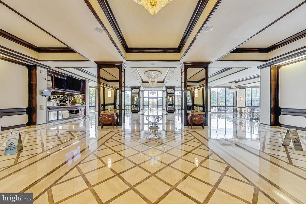 5225 POOKS HILL Unit: 712 N