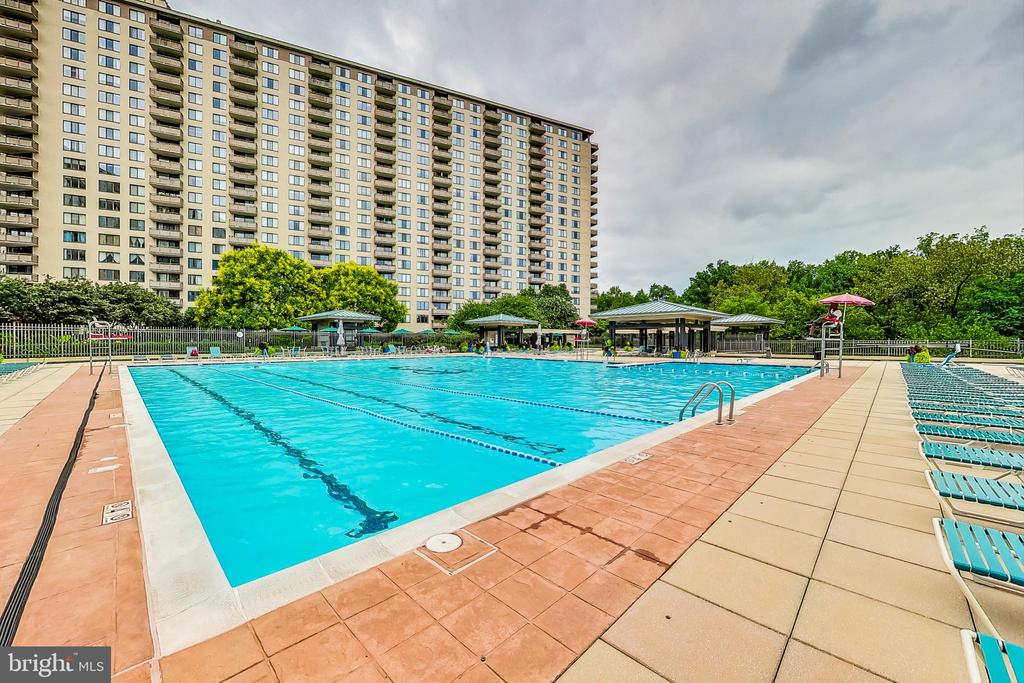 5225 POOKS HILL Unit: 712 N