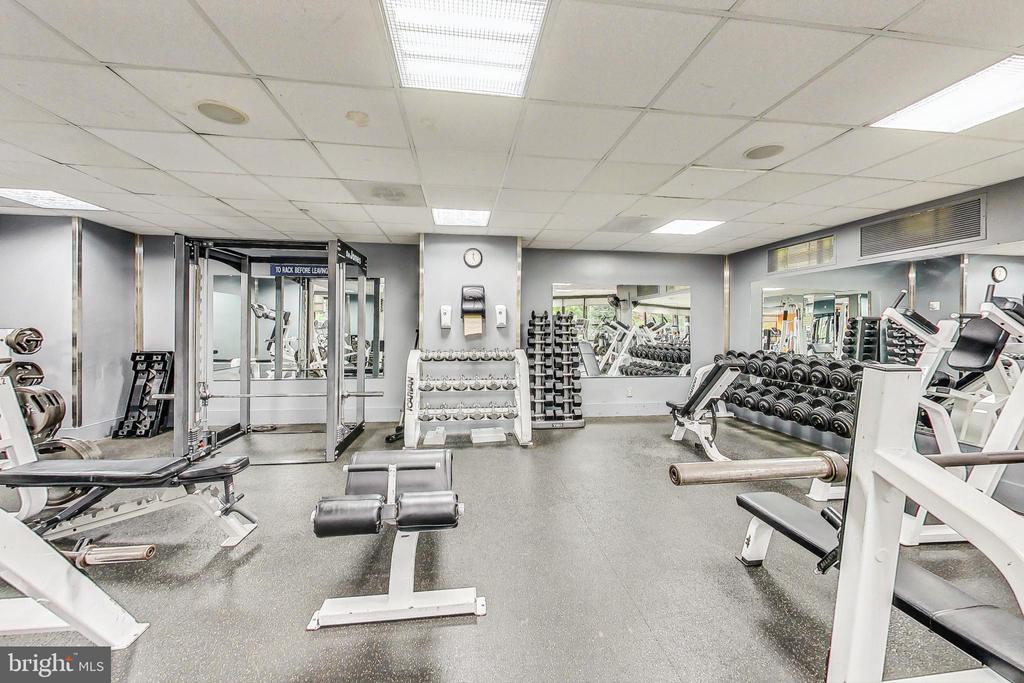5225 POOKS HILL Unit: 712 N