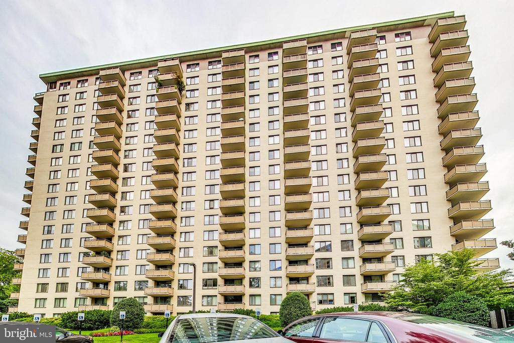 5225 POOKS HILL Unit: 712 N