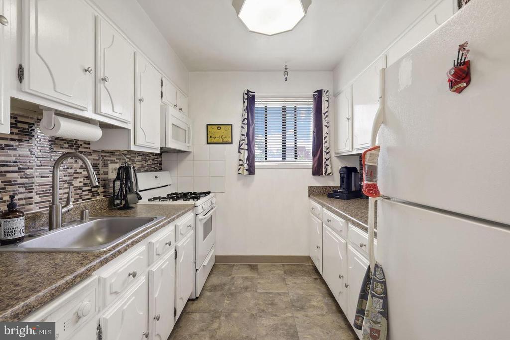 11507 AMHERST AVENUE Unit: 39