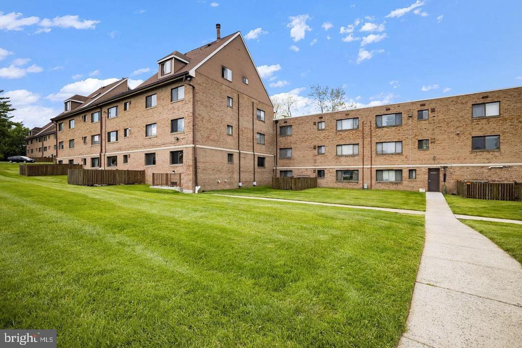11507 AMHERST AVENUE Unit: 39