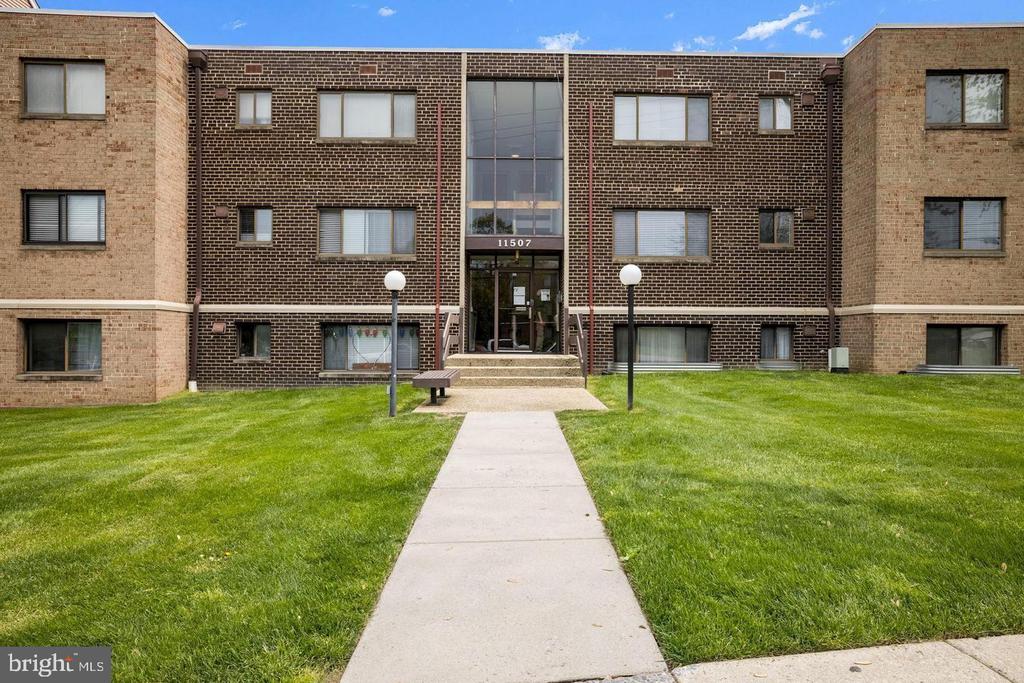 11507 AMHERST AVENUE Unit: 39