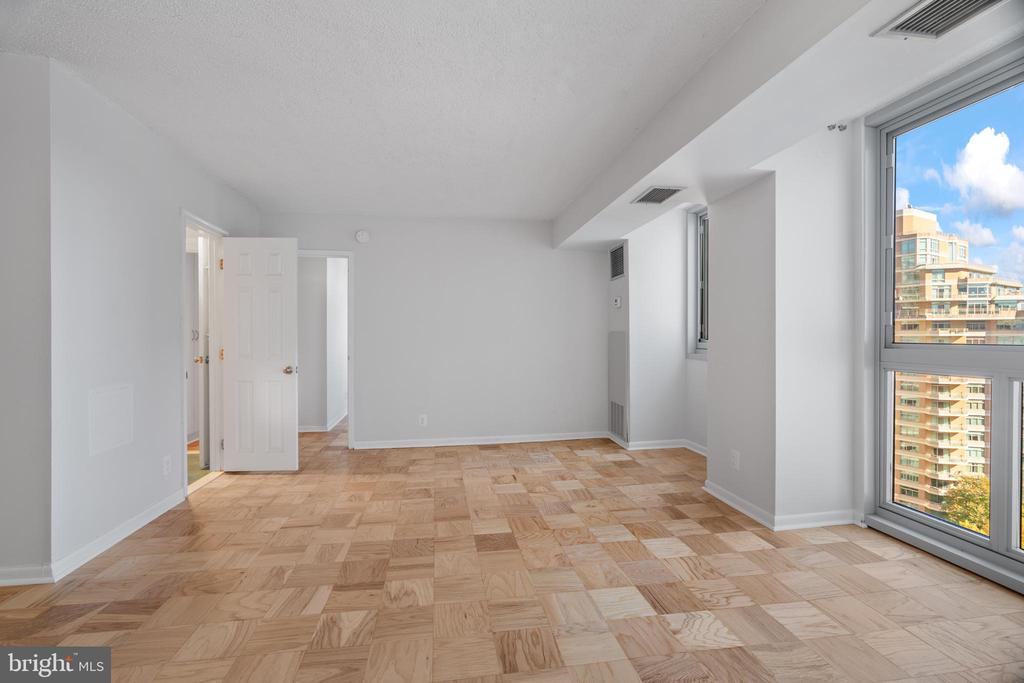 4601 N PARK AVENUE Unit: 1609-J