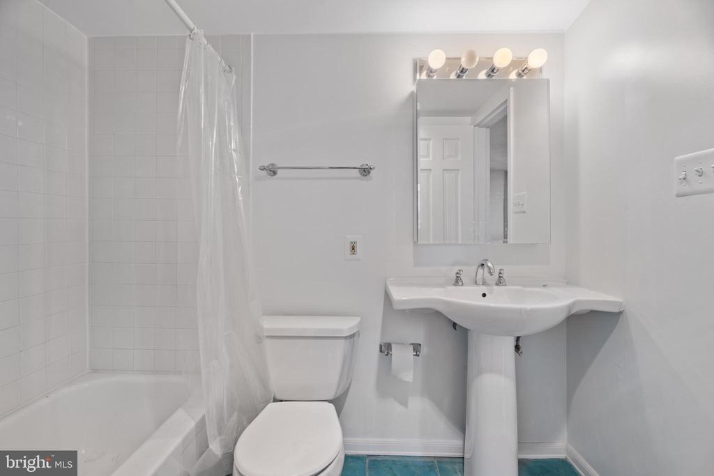 4601 N PARK AVENUE Unit: 1609-J