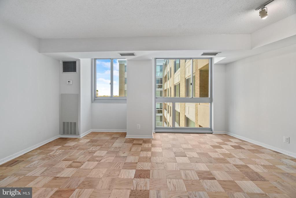4601 N PARK AVENUE Unit: 1609-J