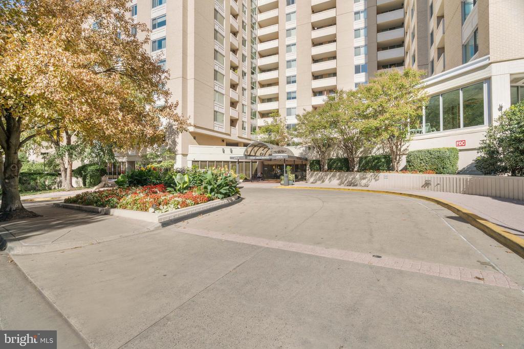 4601 N PARK AVENUE Unit: 1609-J