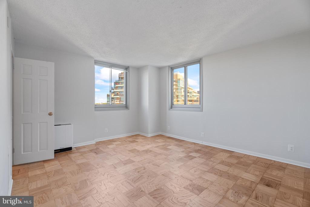 4601 N PARK AVENUE Unit: 1609-J