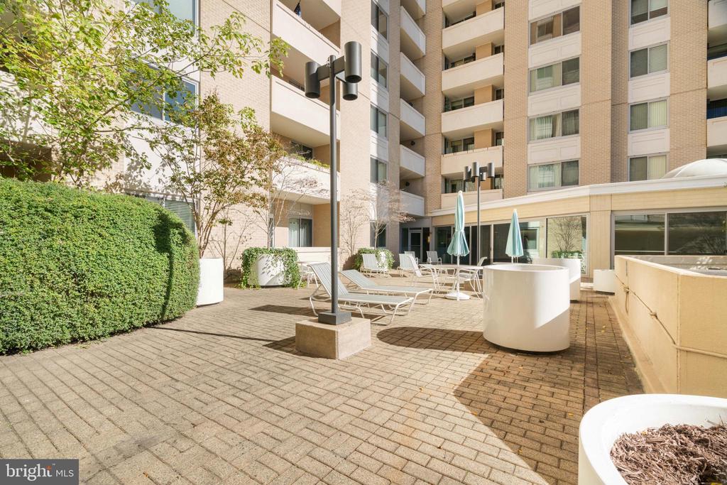 4601 N PARK AVENUE Unit: 1609-J