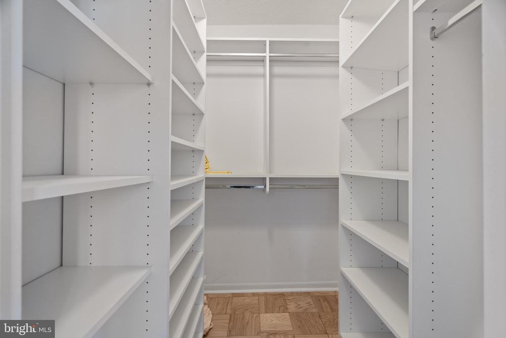 4601 N PARK AVENUE Unit: 1609-J