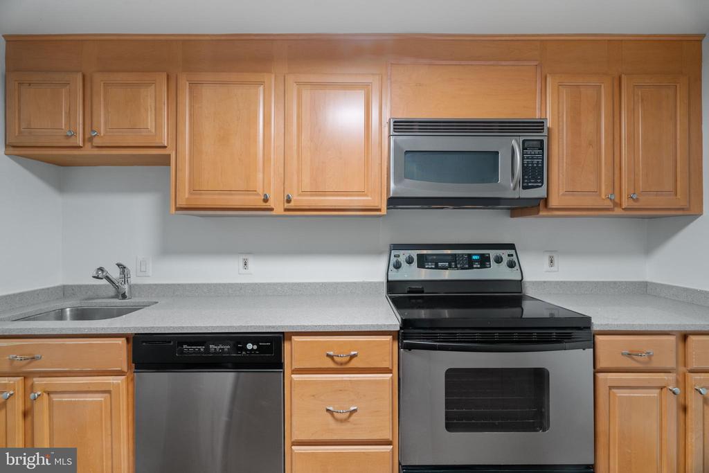 4601 N PARK AVENUE Unit: 1609-J