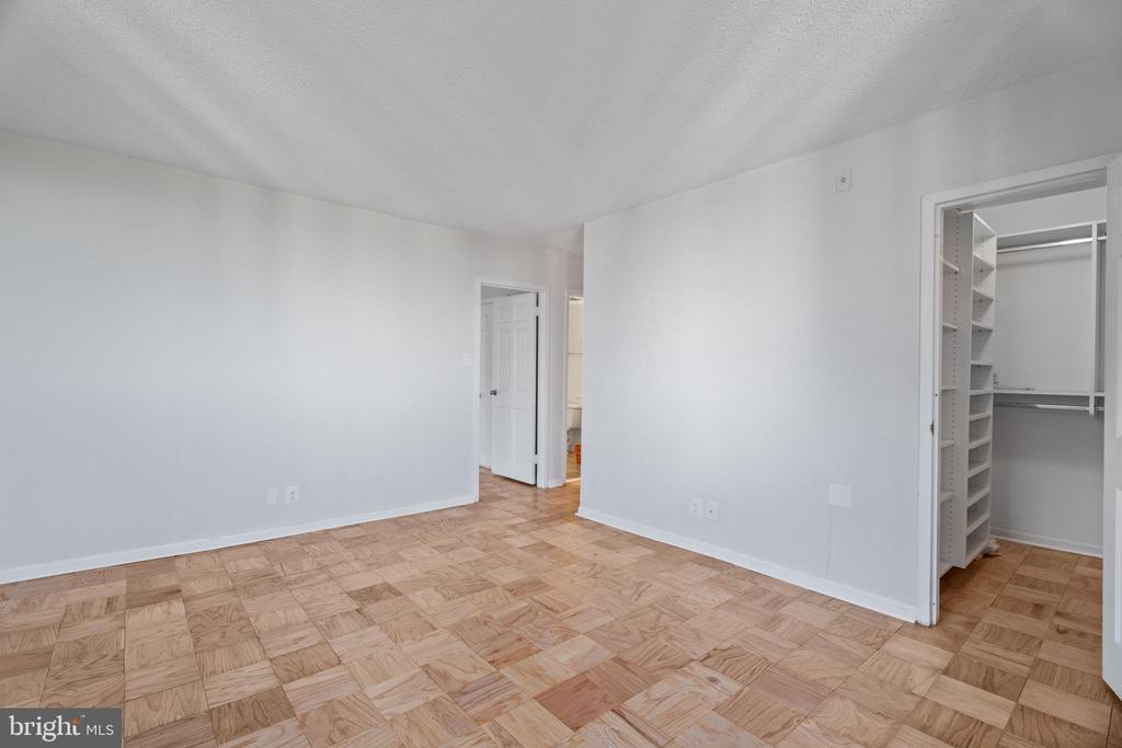 4601 N PARK AVENUE Unit: 1609-J