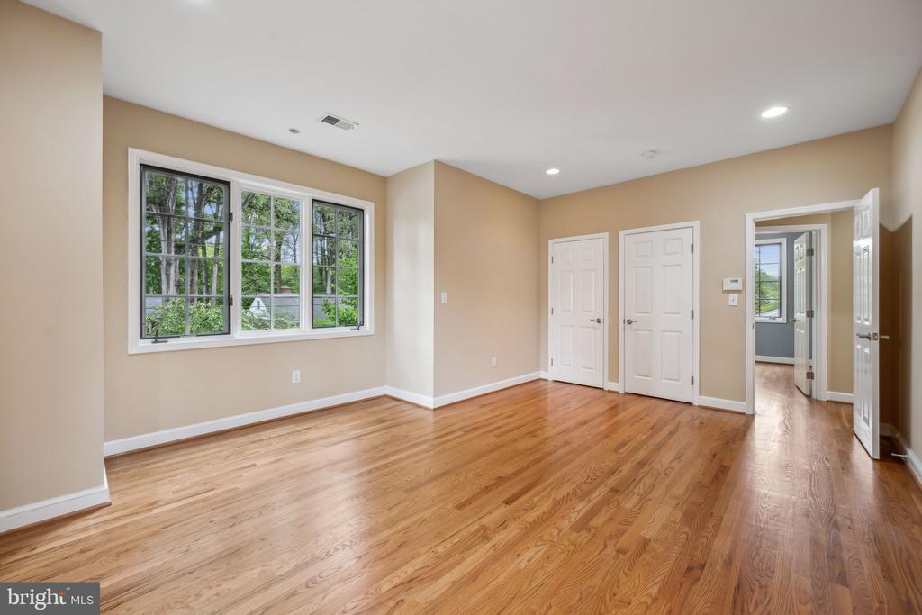 10407 PARKWOOD DRIVE