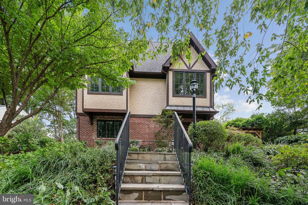 10407 PARKWOOD DRIVE