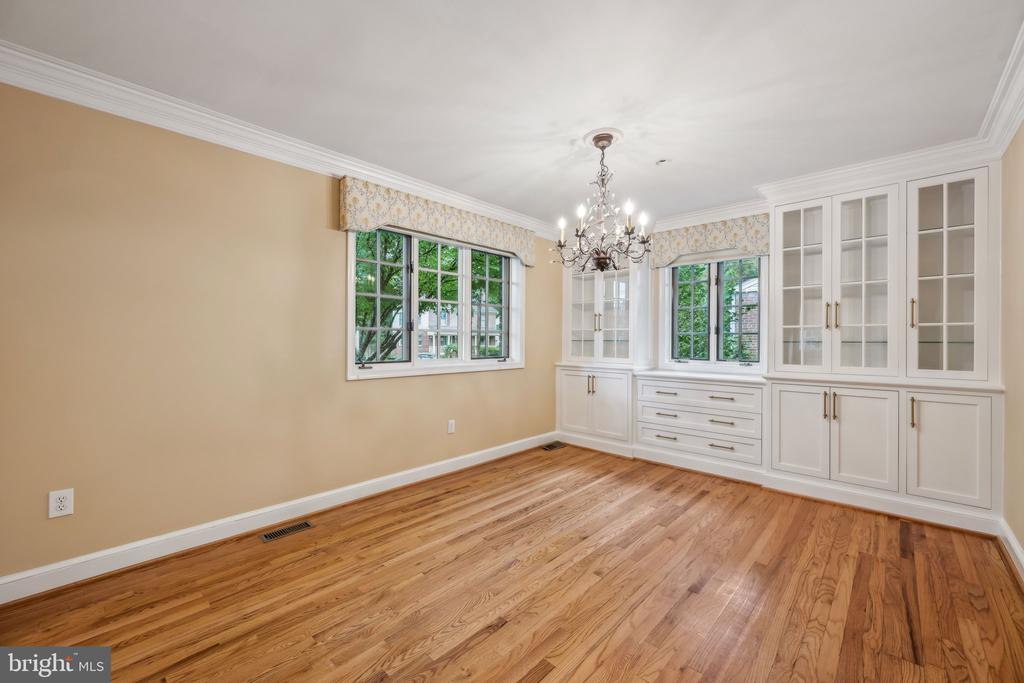 10407 PARKWOOD DRIVE