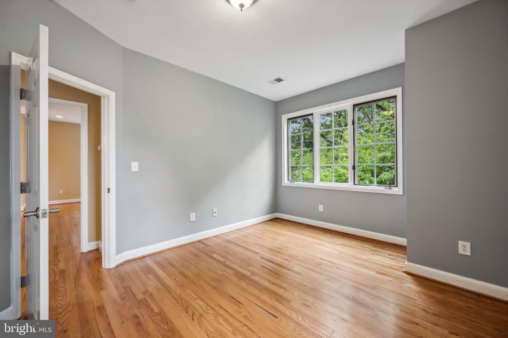 10407 PARKWOOD DRIVE