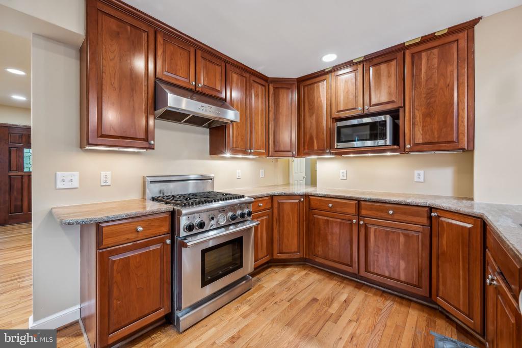 10407 PARKWOOD DRIVE