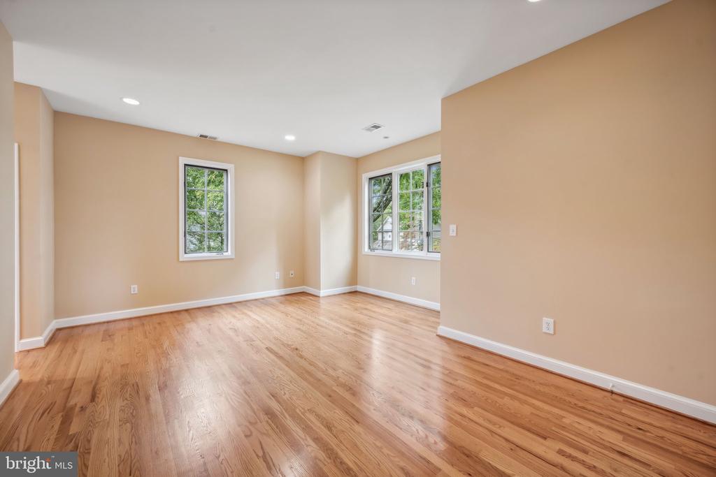 10407 PARKWOOD DRIVE