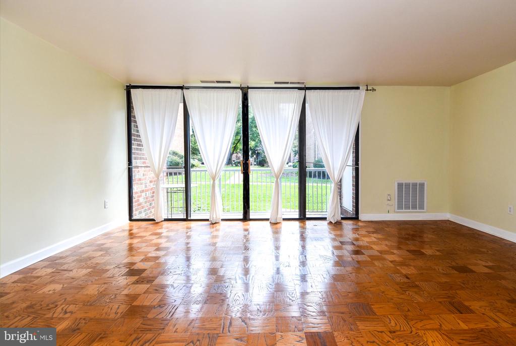 744 QUINCE ORCHARD BOULEVARD Unit: 744-102