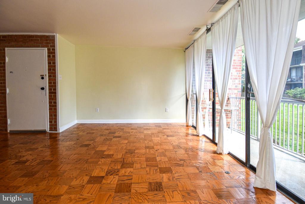 744 QUINCE ORCHARD BOULEVARD Unit: 744-102