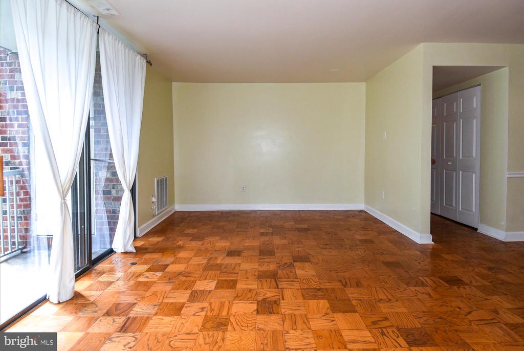 744 QUINCE ORCHARD BOULEVARD Unit: 744-102