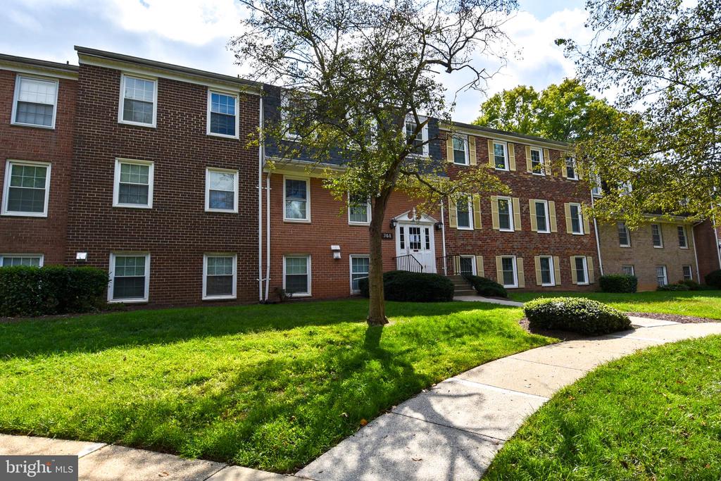 744 QUINCE ORCHARD BOULEVARD Unit: 744-102
