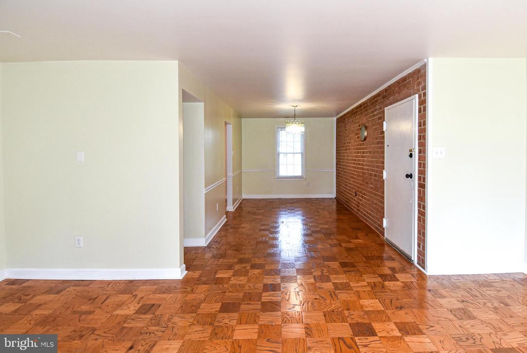 744 QUINCE ORCHARD BOULEVARD Unit: 744-102