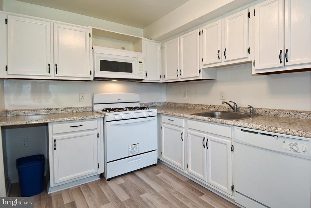 744 QUINCE ORCHARD BOULEVARD Unit: 744-102