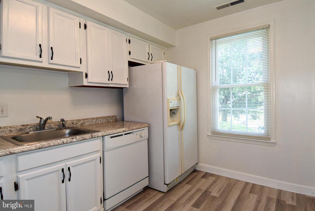 744 QUINCE ORCHARD BOULEVARD Unit: 744-102